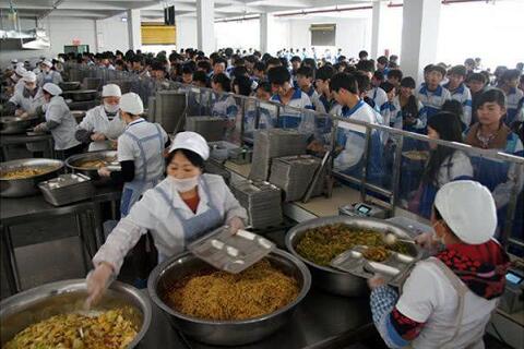 學(xué)校食堂承包這個近乎被壟斷的賺錢生意，如今卻“開不下去”？