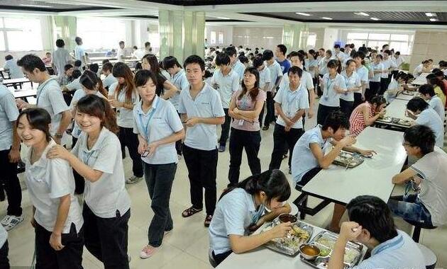 企業(yè)將食堂承包出去一年到底能省多少錢？